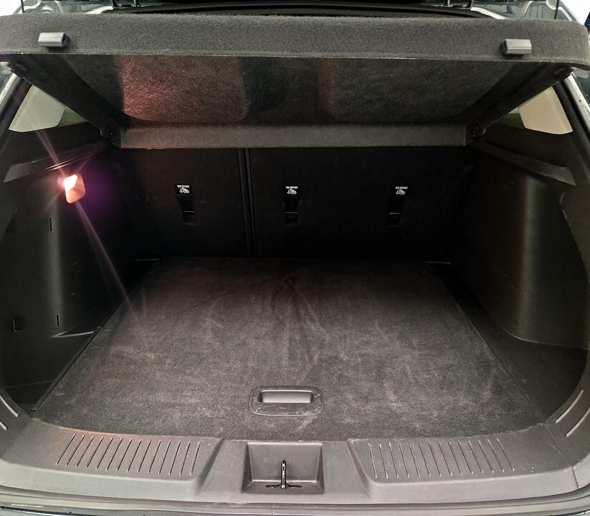 Trunk/Cargo (Seats Up)