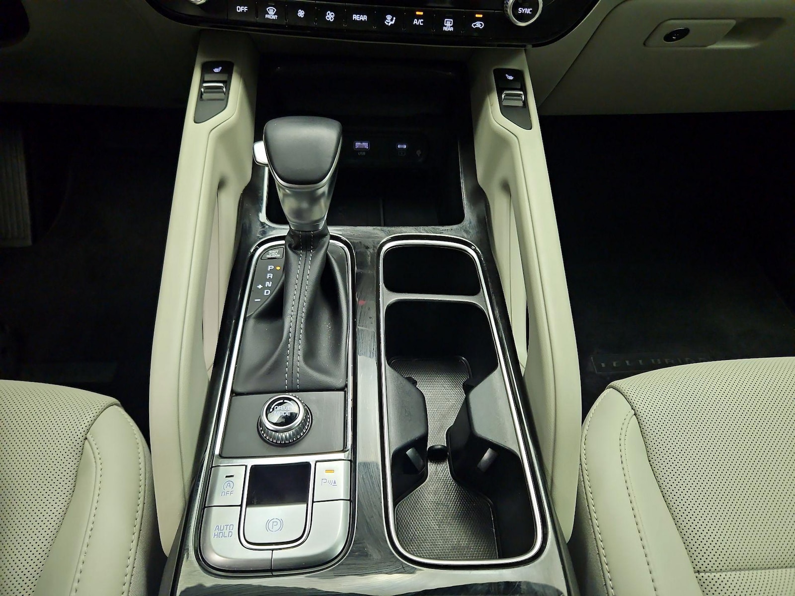 2025 Kia Telluride S - Photo 18