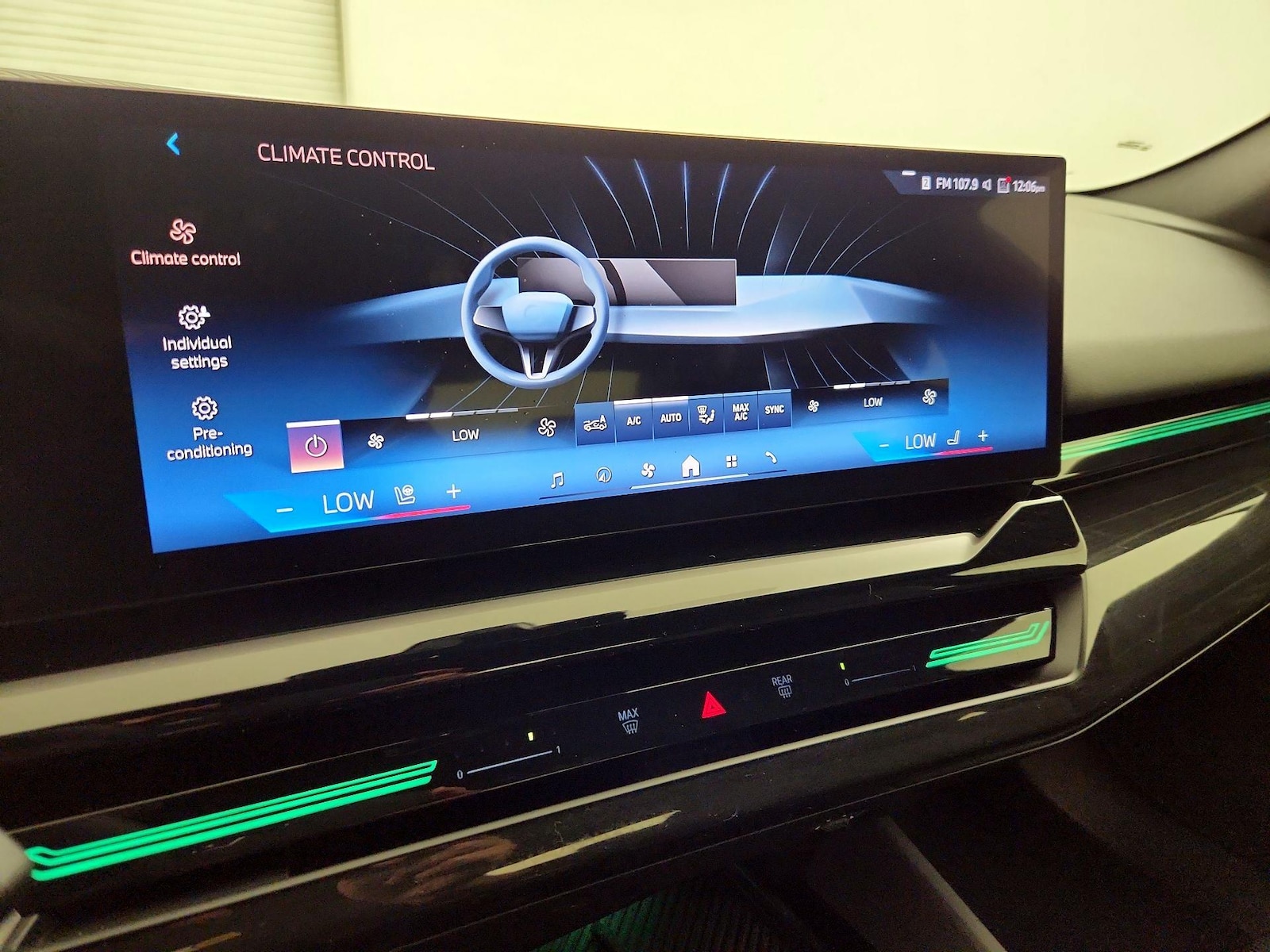 2025 BMW 5 Series 530i - Photo 18