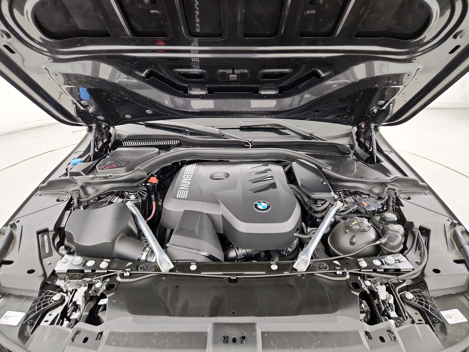2025 BMW 5 Series 530i - Photo 24