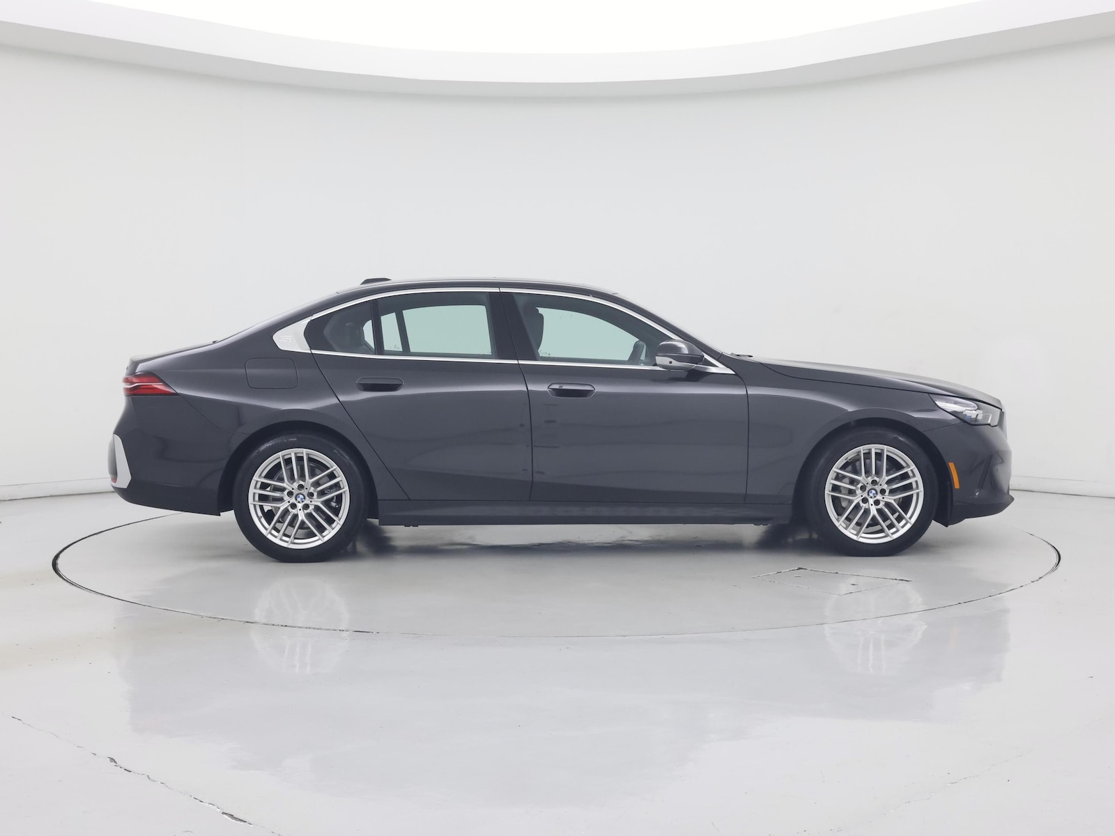 2025 BMW 5 Series 530i - Photo 8