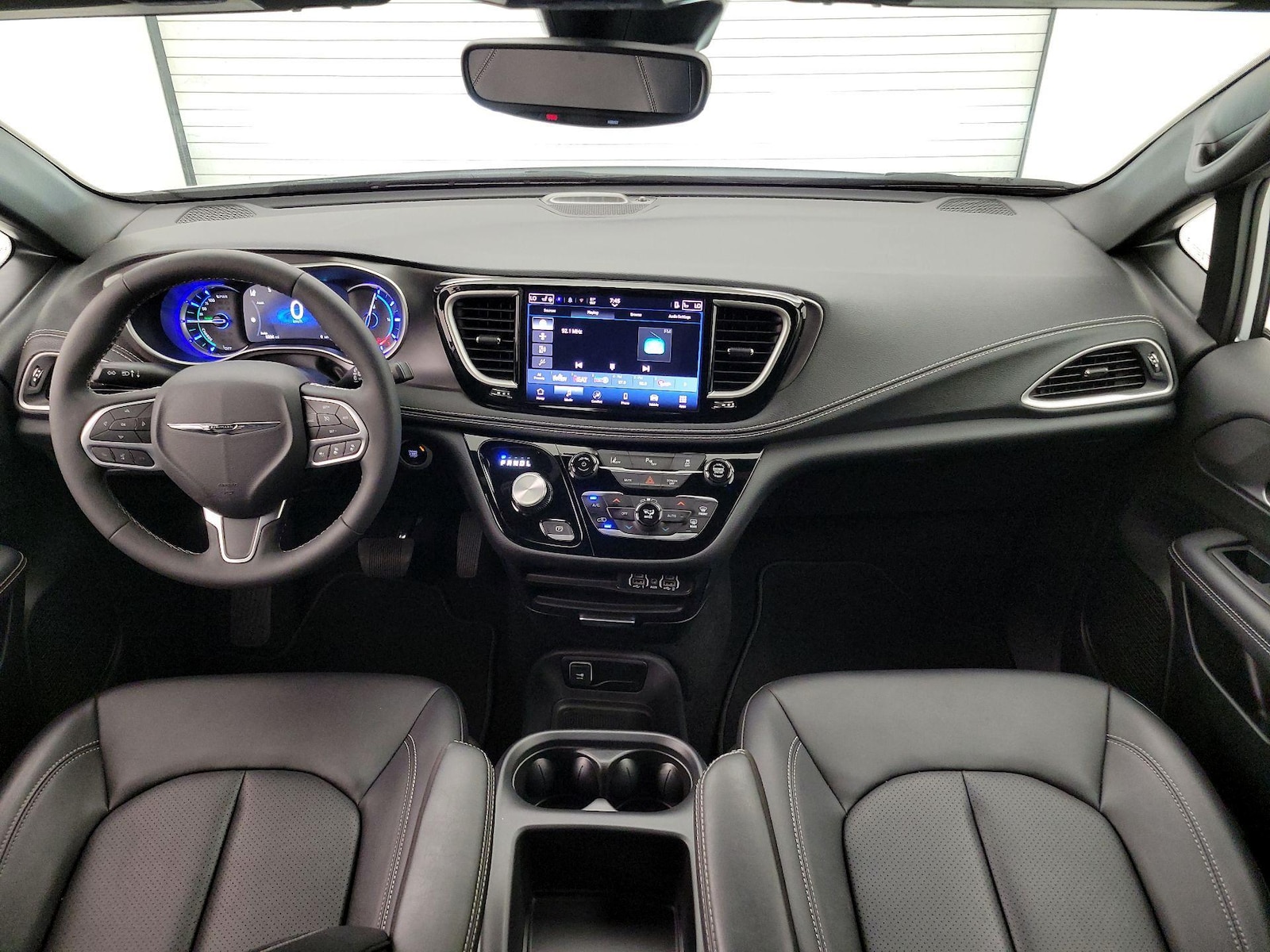 2025 Chrysler Pacifica PHEV Select - Photo 10