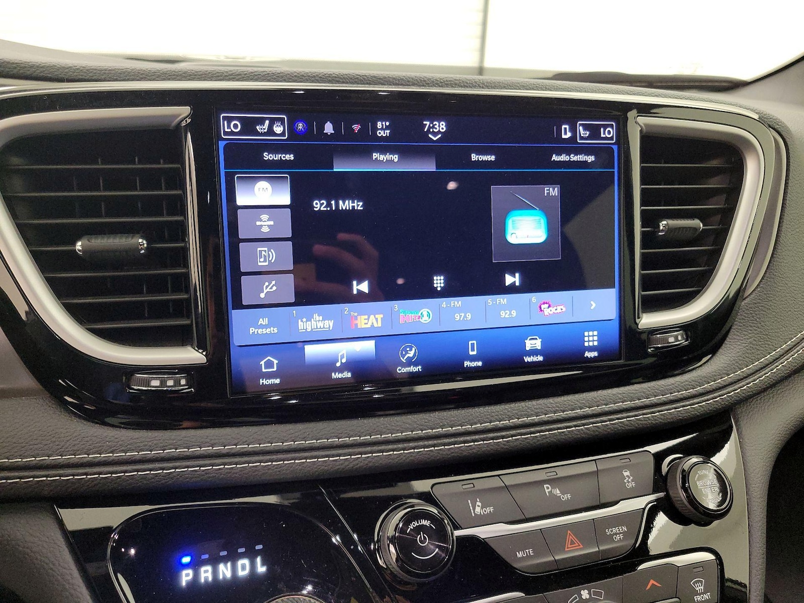 2025 Chrysler Pacifica PHEV Select - Photo 16