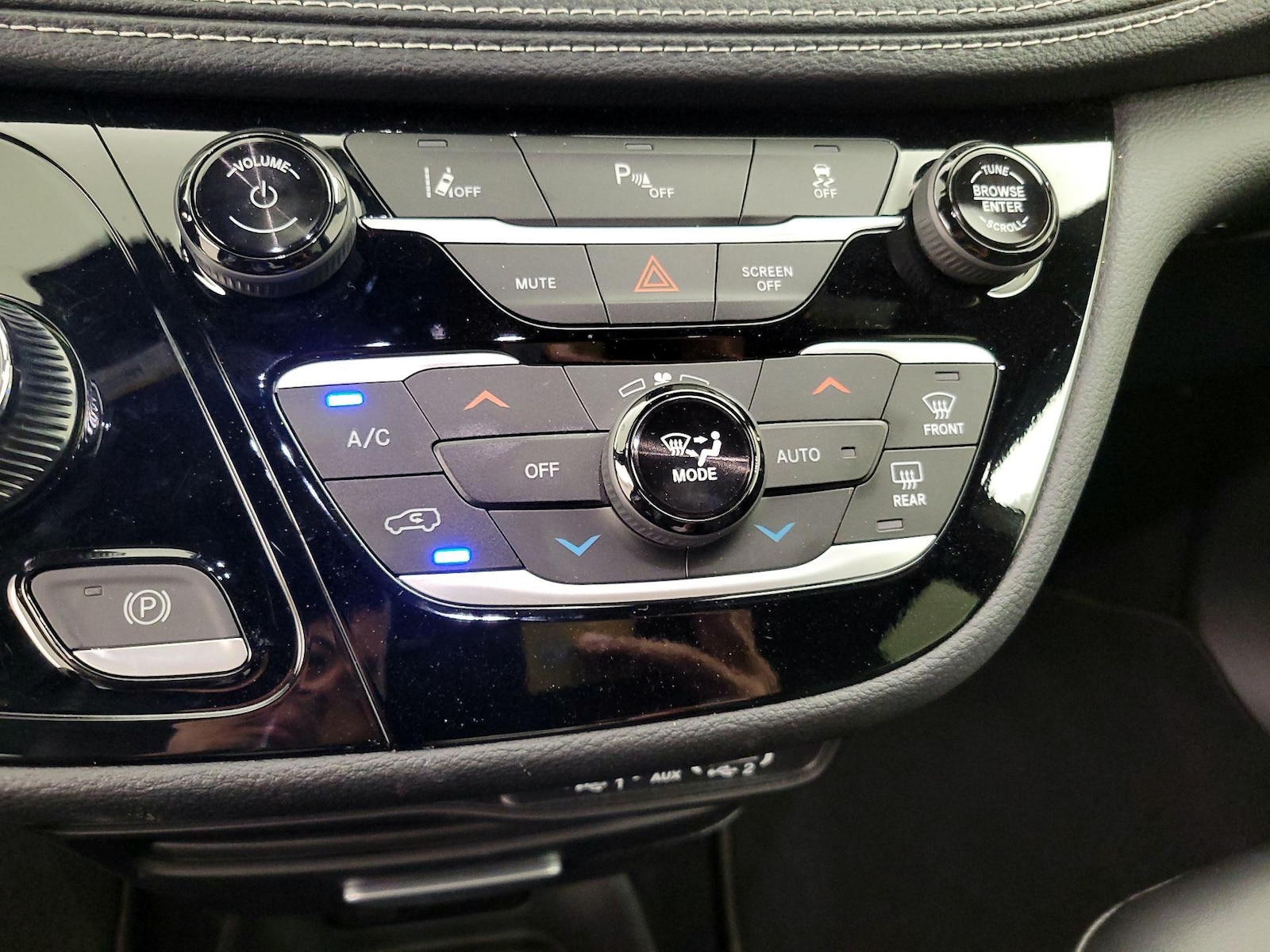 2025 Chrysler Pacifica PHEV Select - Photo 17