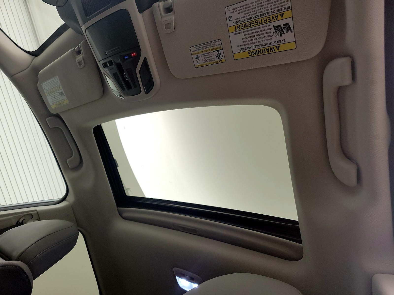 Sunroof(s) & Overhead Airbags