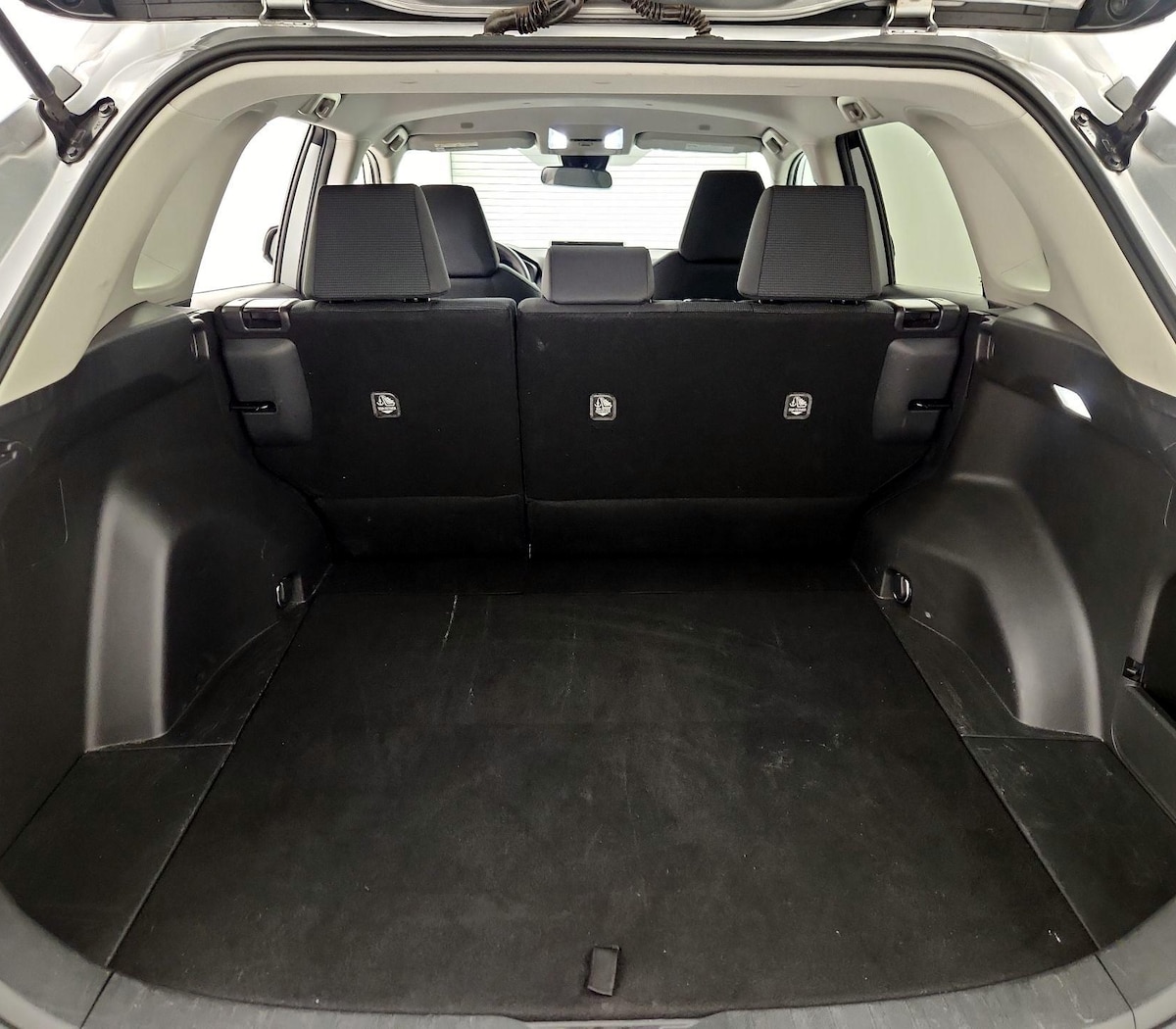 Trunk/Cargo (Seats Up)