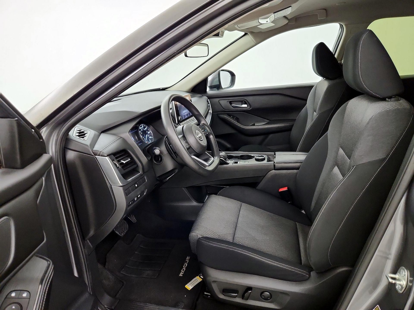 2024 Nissan Rogue SV - Photo 12