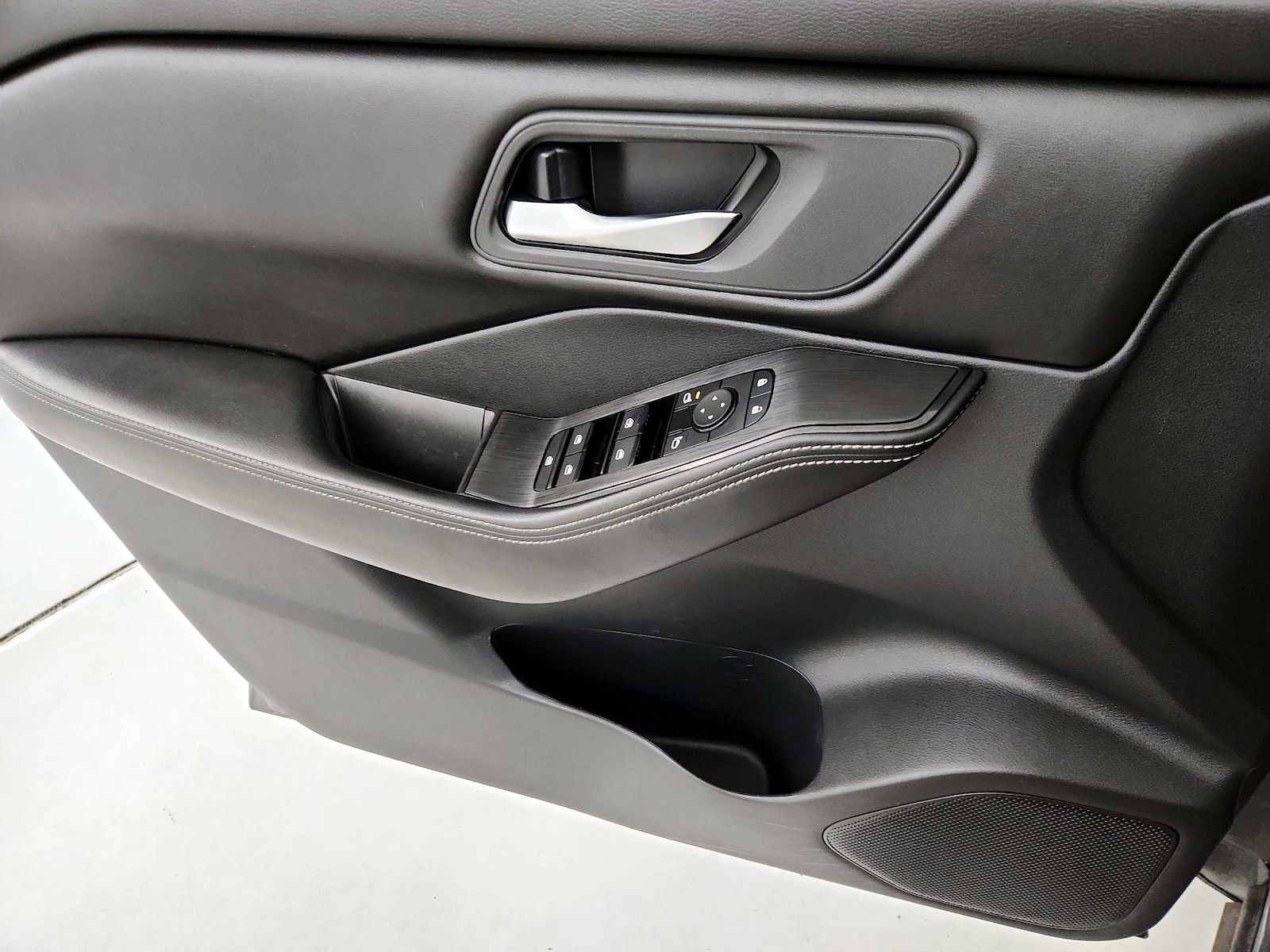 2024 Nissan Rogue SV - Photo 13