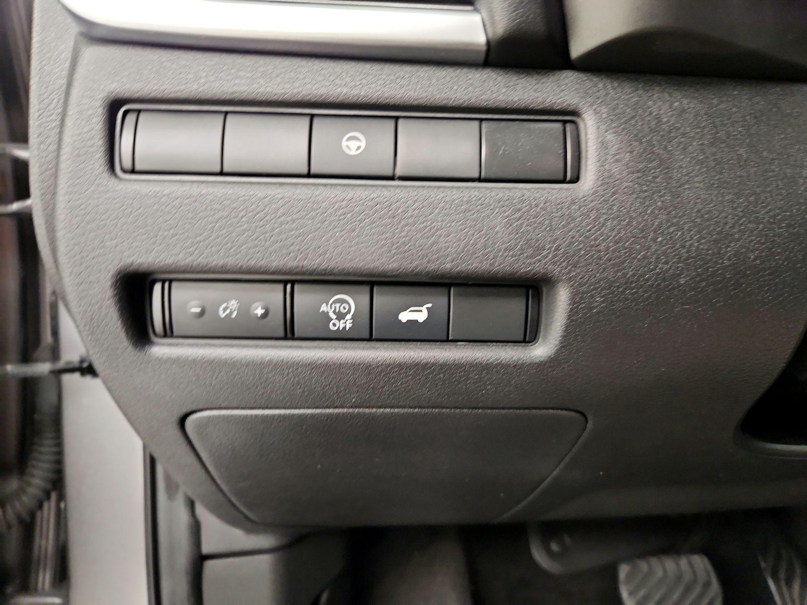2024 Nissan Rogue SV - Photo 14