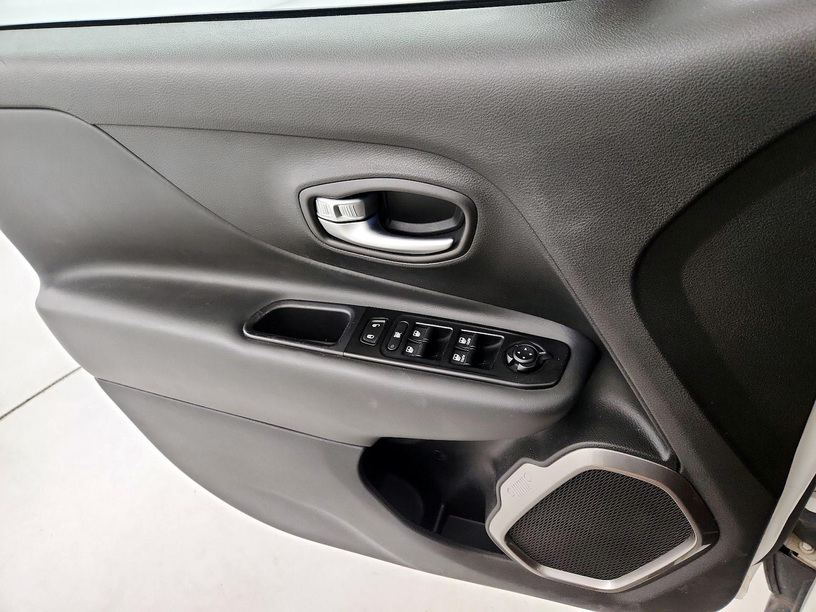 2020 Jeep Renegade Limited - Photo 13