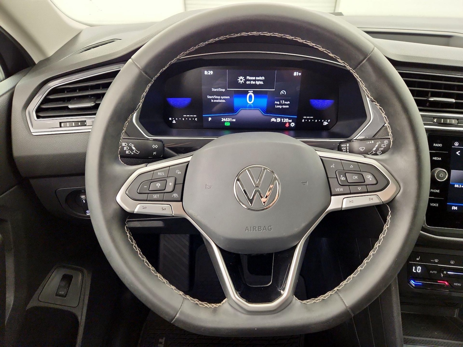 2023 Volkswagen Tiguan SE - Photo 11