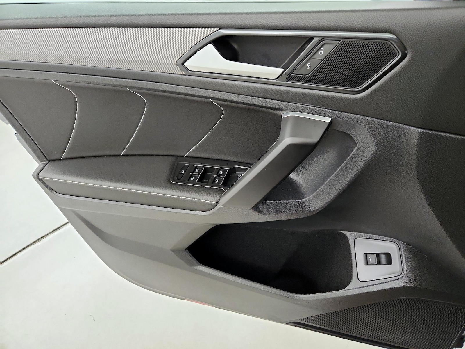 2023 Volkswagen Tiguan SE - Photo 13