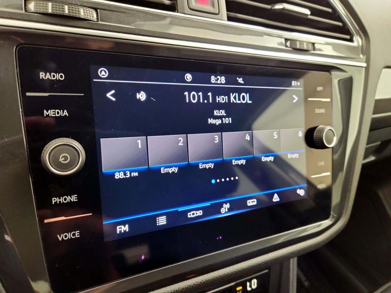 2023 Volkswagen Tiguan SE - Photo 16