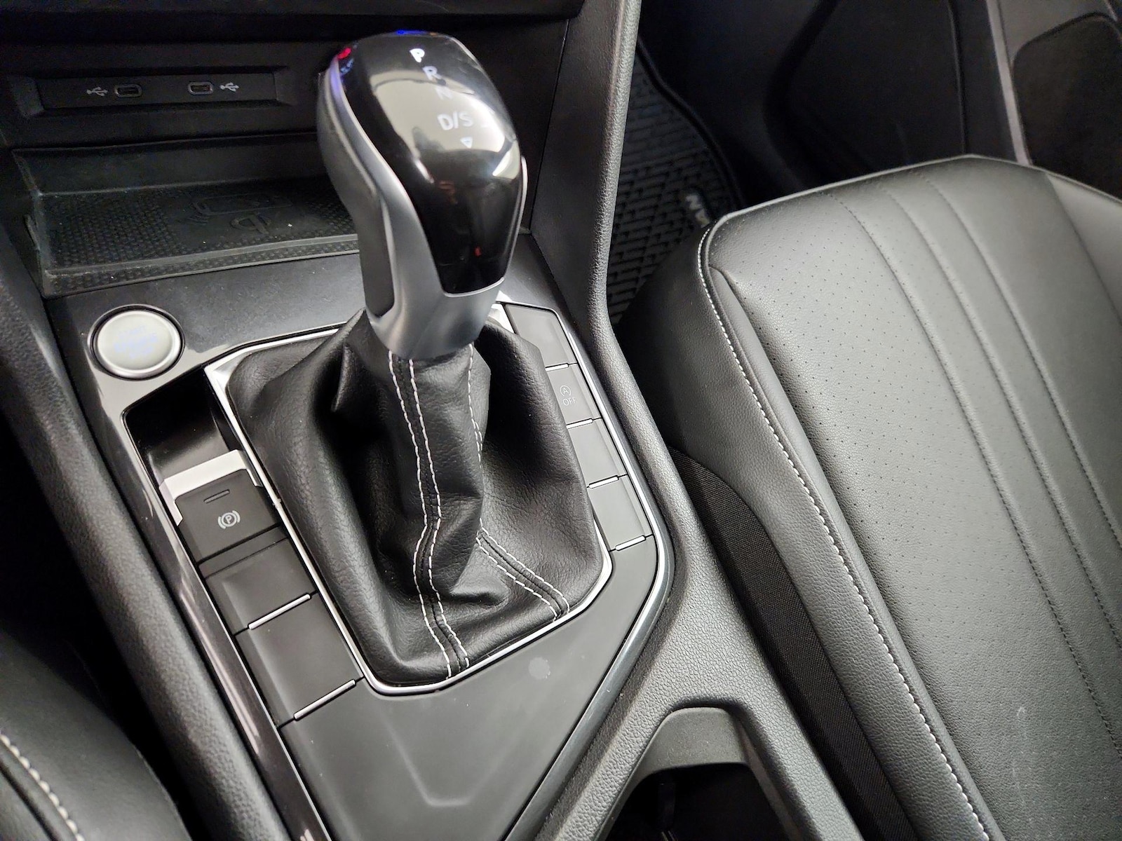 2023 Volkswagen Tiguan SE - Photo 18