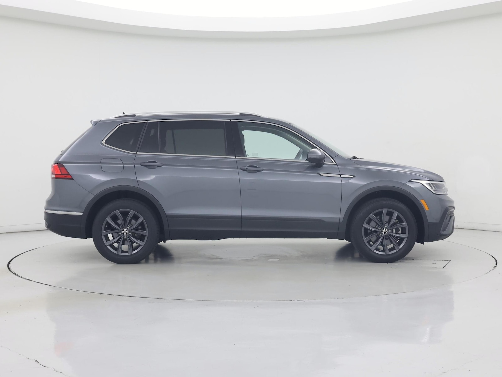 2023 Volkswagen Tiguan SE - Photo 8