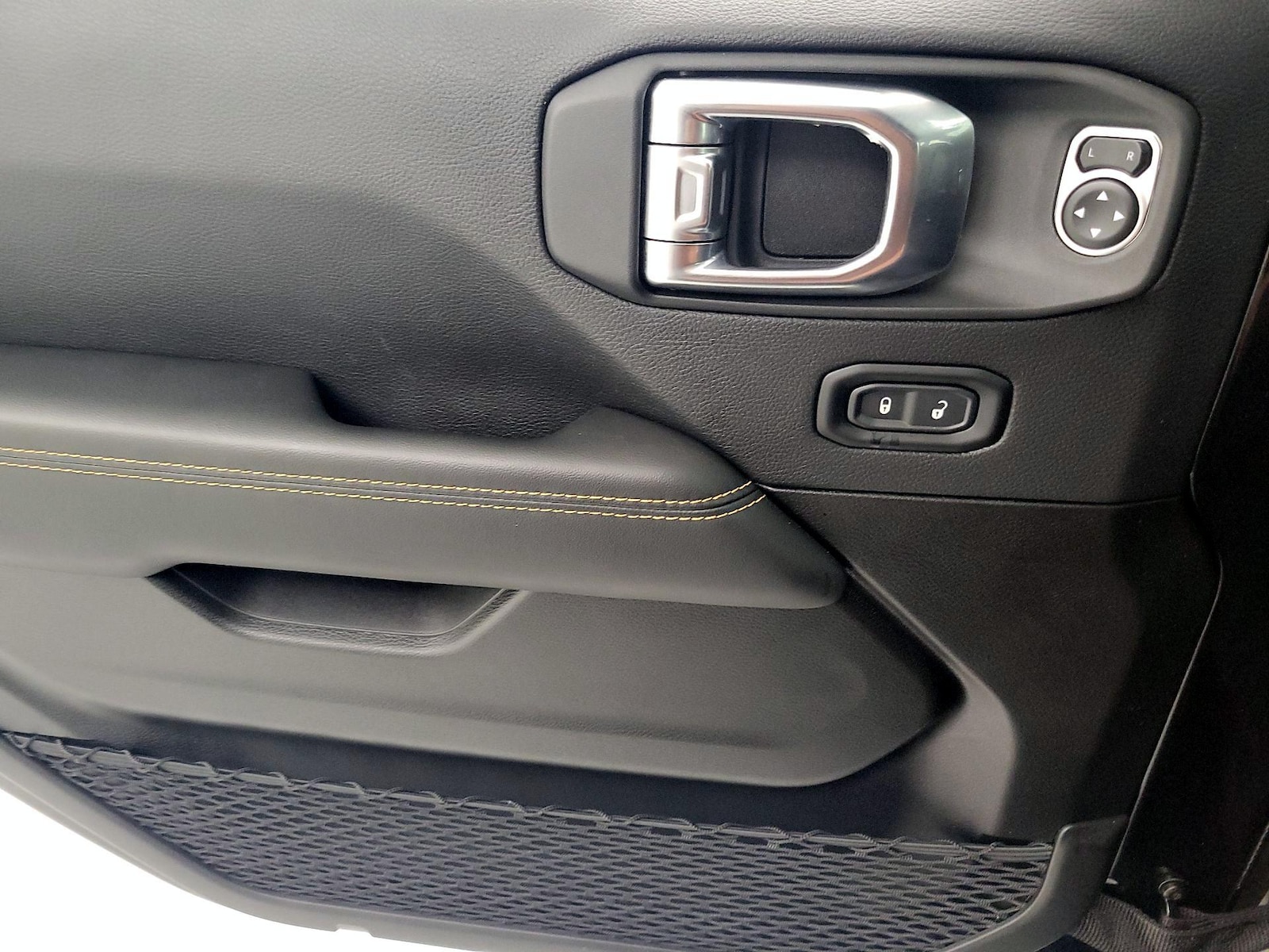 2025 Jeep Wrangler 4-Door Sahara - Photo 13