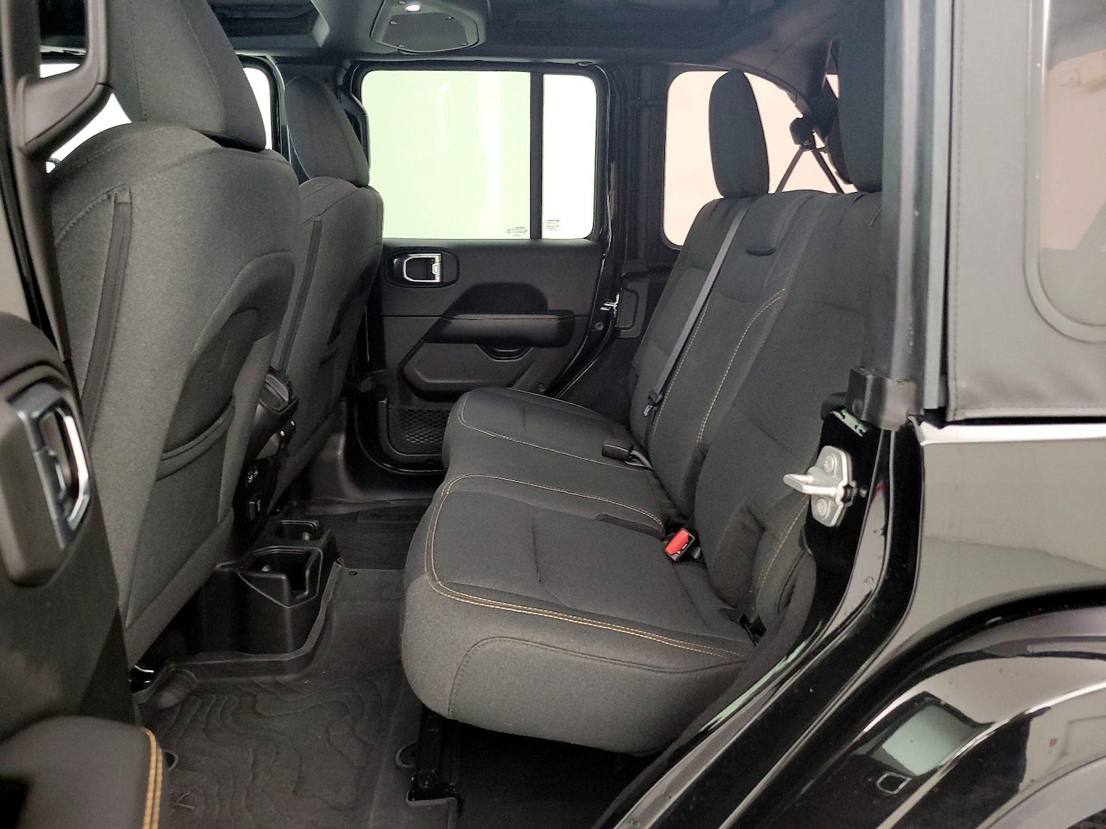2025 Jeep Wrangler 4-Door Sahara - Photo 20