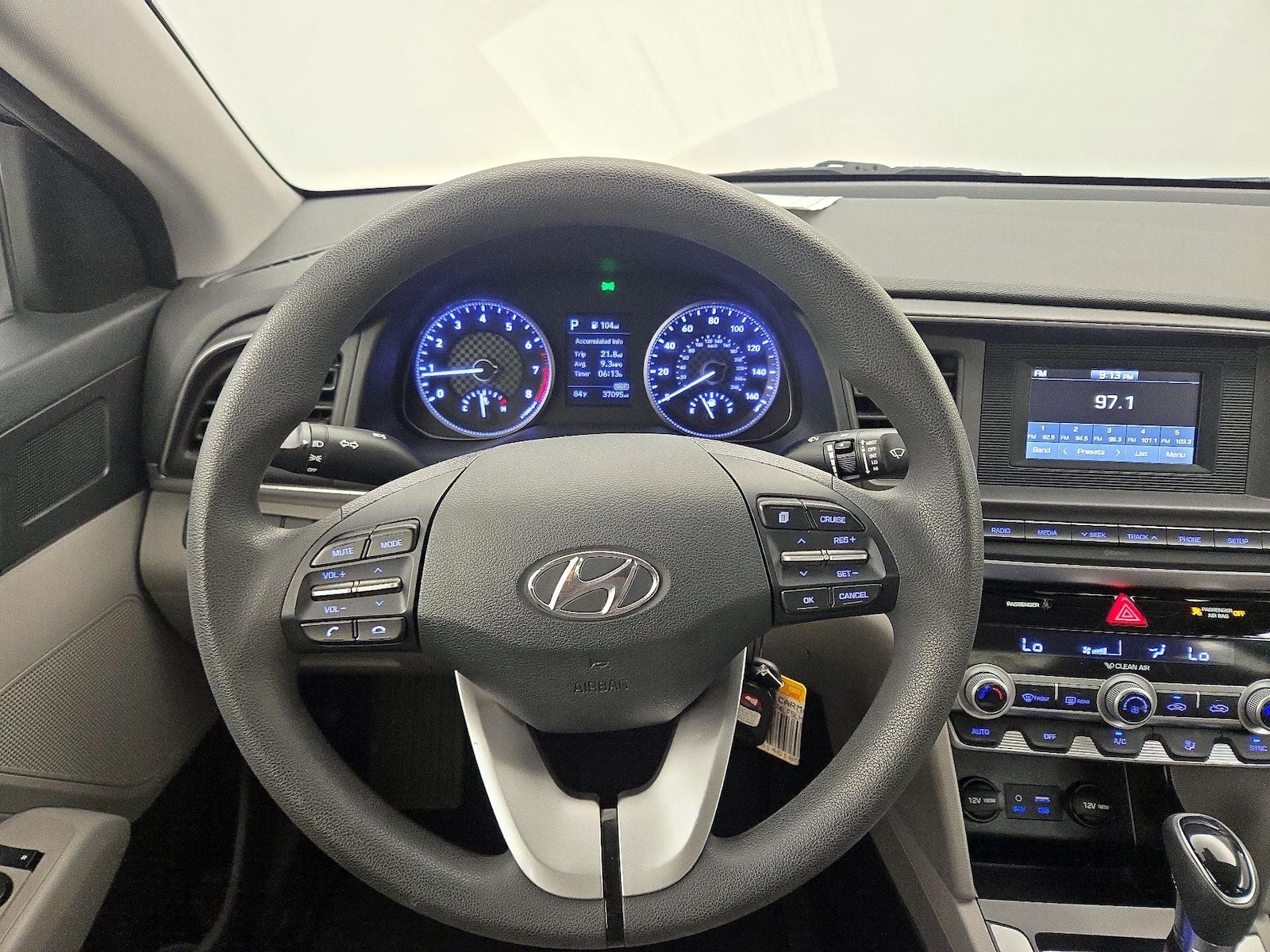 2020 Hyundai Elantra SE - Photo 11