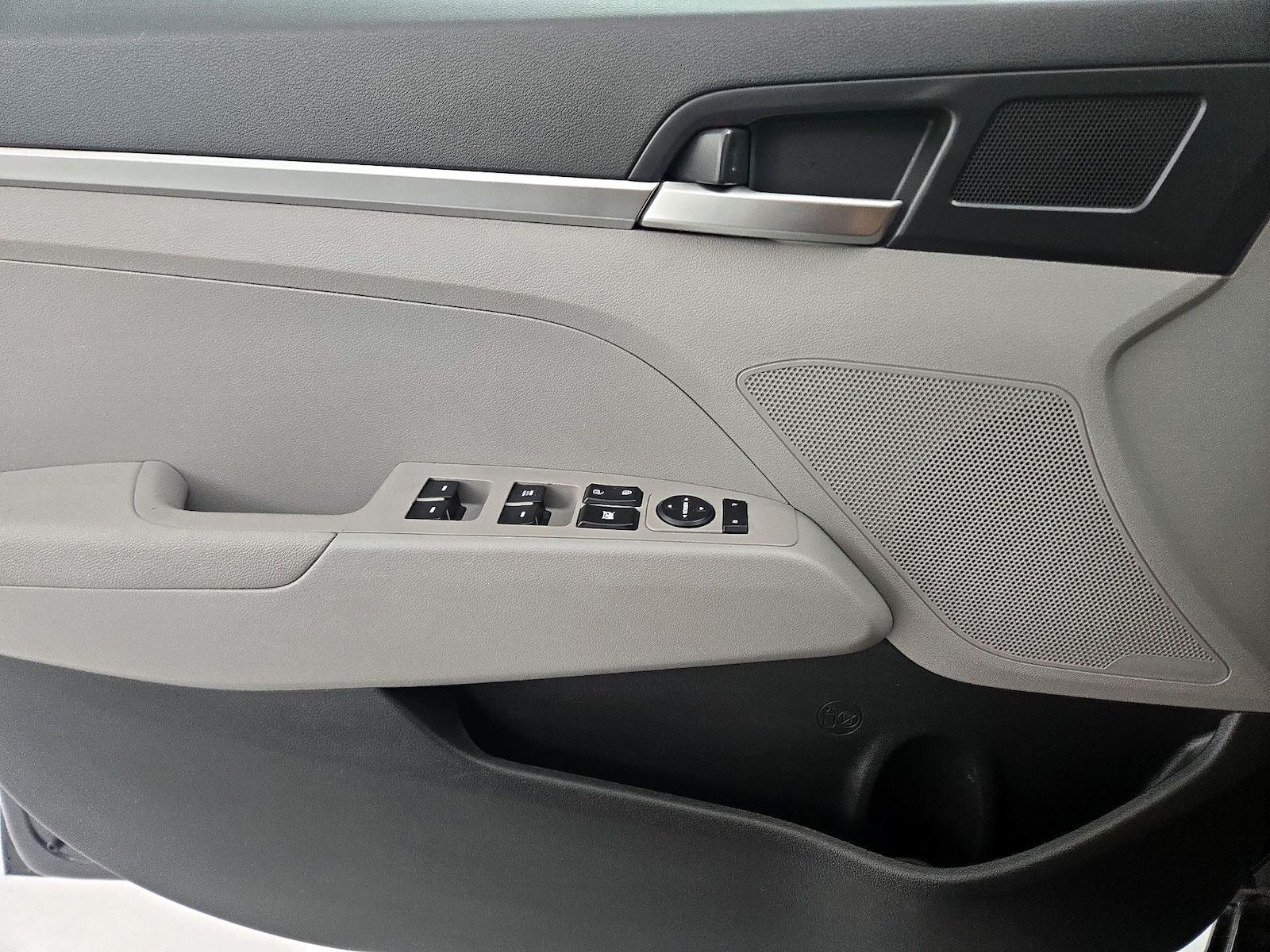 2020 Hyundai Elantra SE - Photo 13