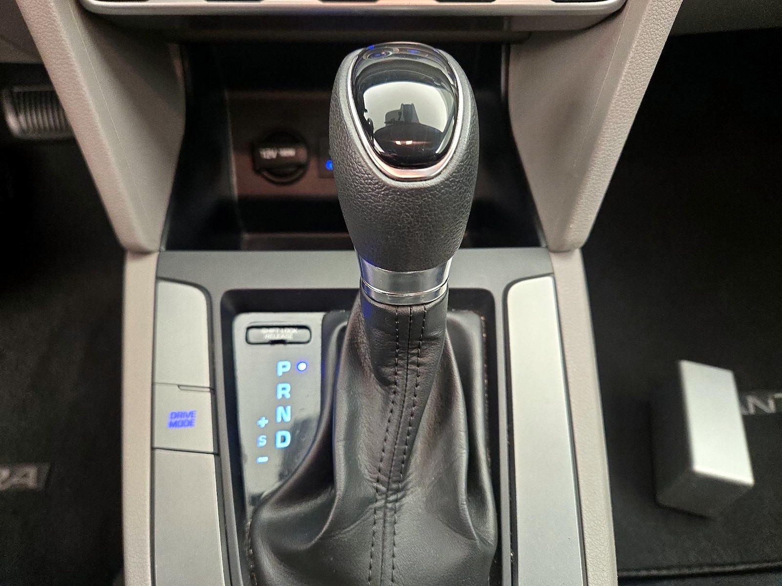 2020 Hyundai Elantra SE - Photo 18