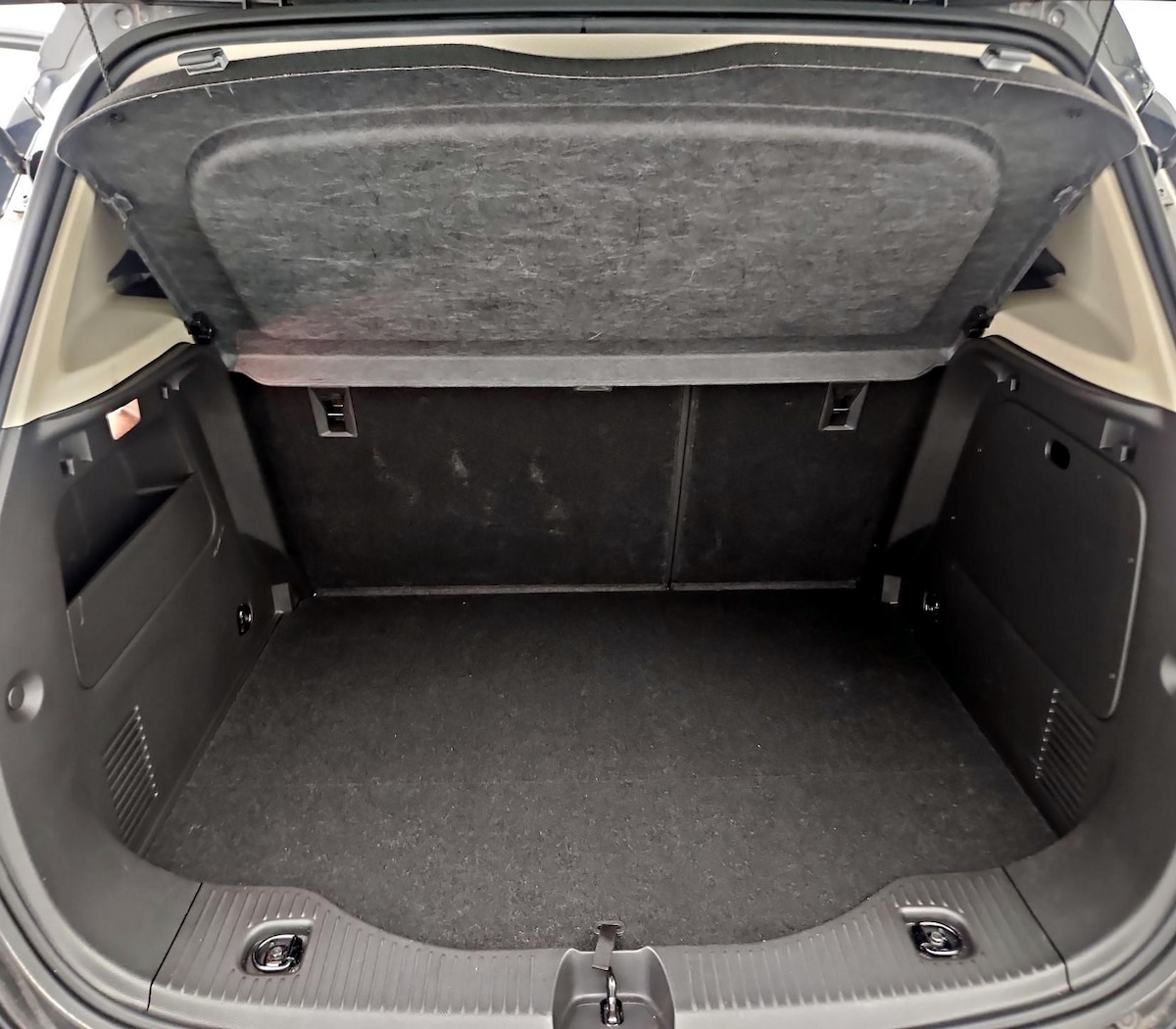 Trunk/Cargo (Seats Up)