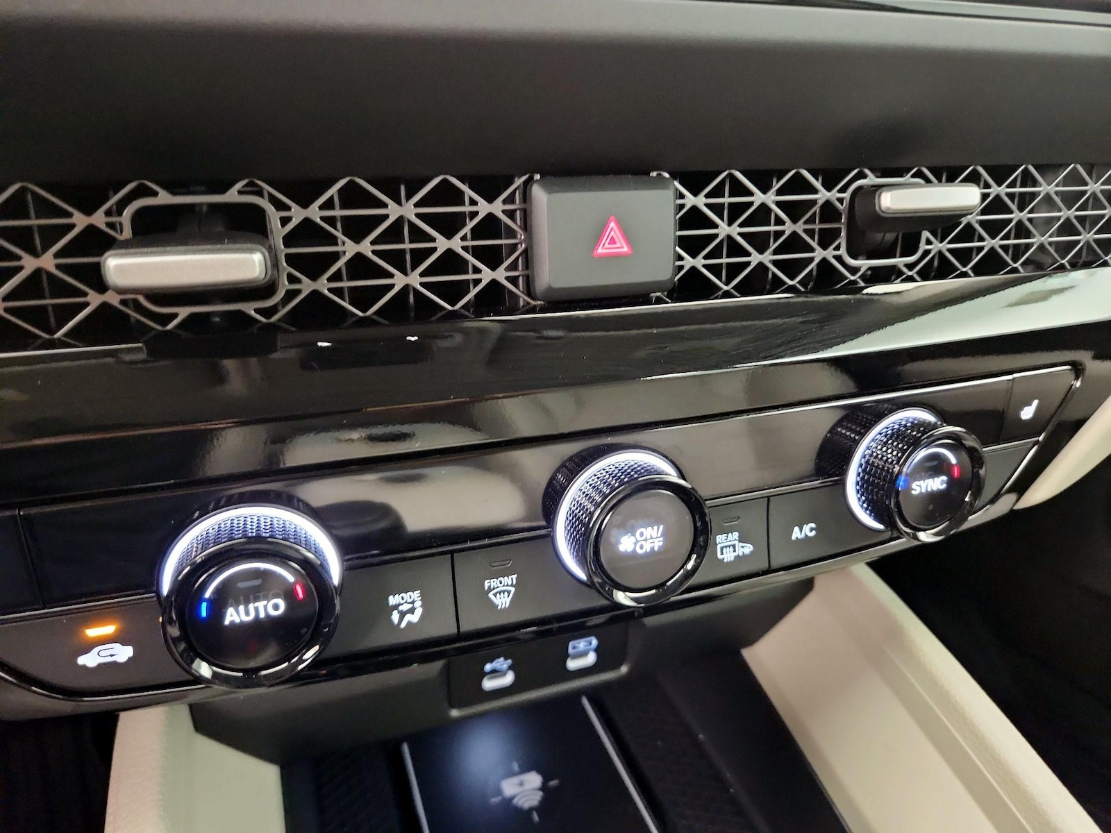 2025 Honda Accord Hybrid EX-L - Photo 16