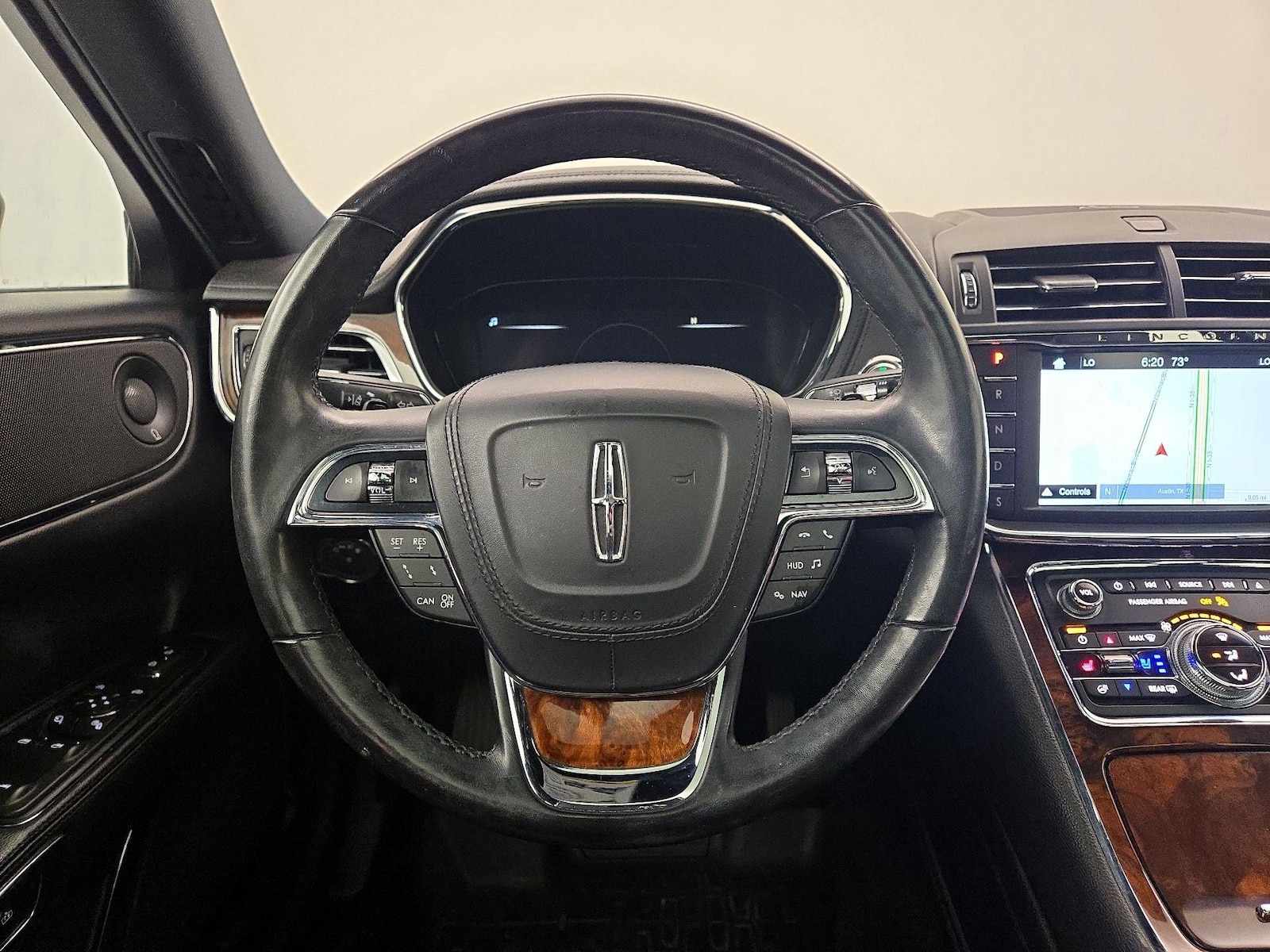 2018 Lincoln Continental Reserve - Photo 11