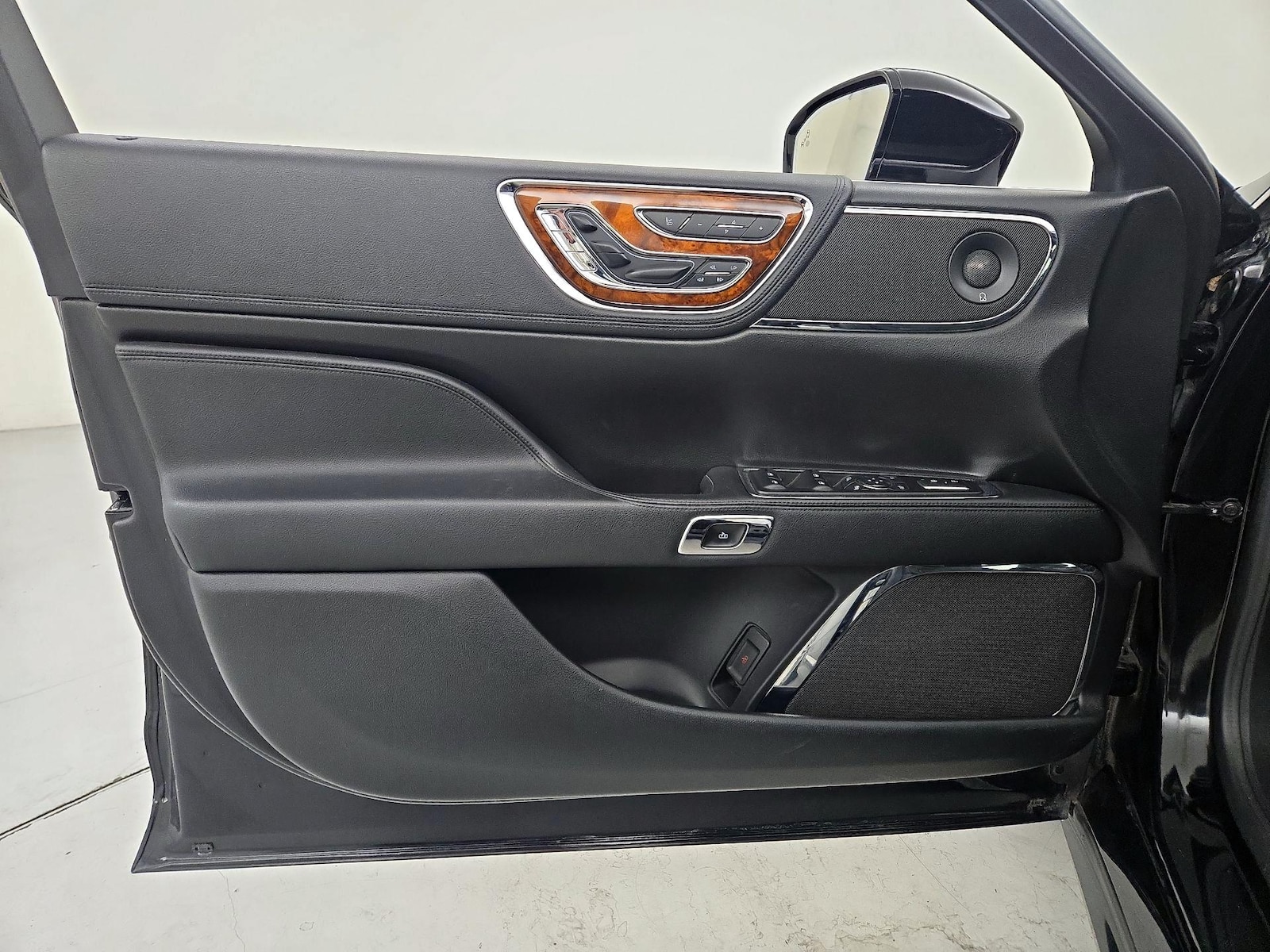 2018 Lincoln Continental Reserve - Photo 13