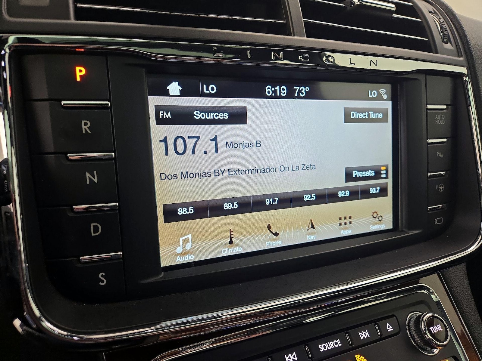 2018 Lincoln Continental Reserve - Photo 17