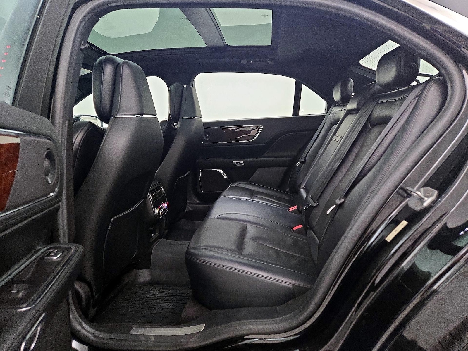 2018 Lincoln Continental Reserve - Photo 22