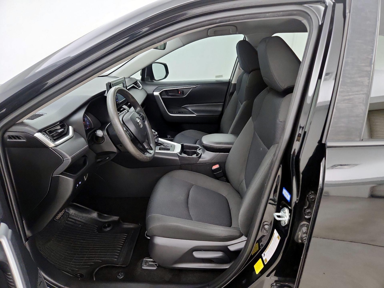 2019 Toyota RAV4 LE - Photo 12