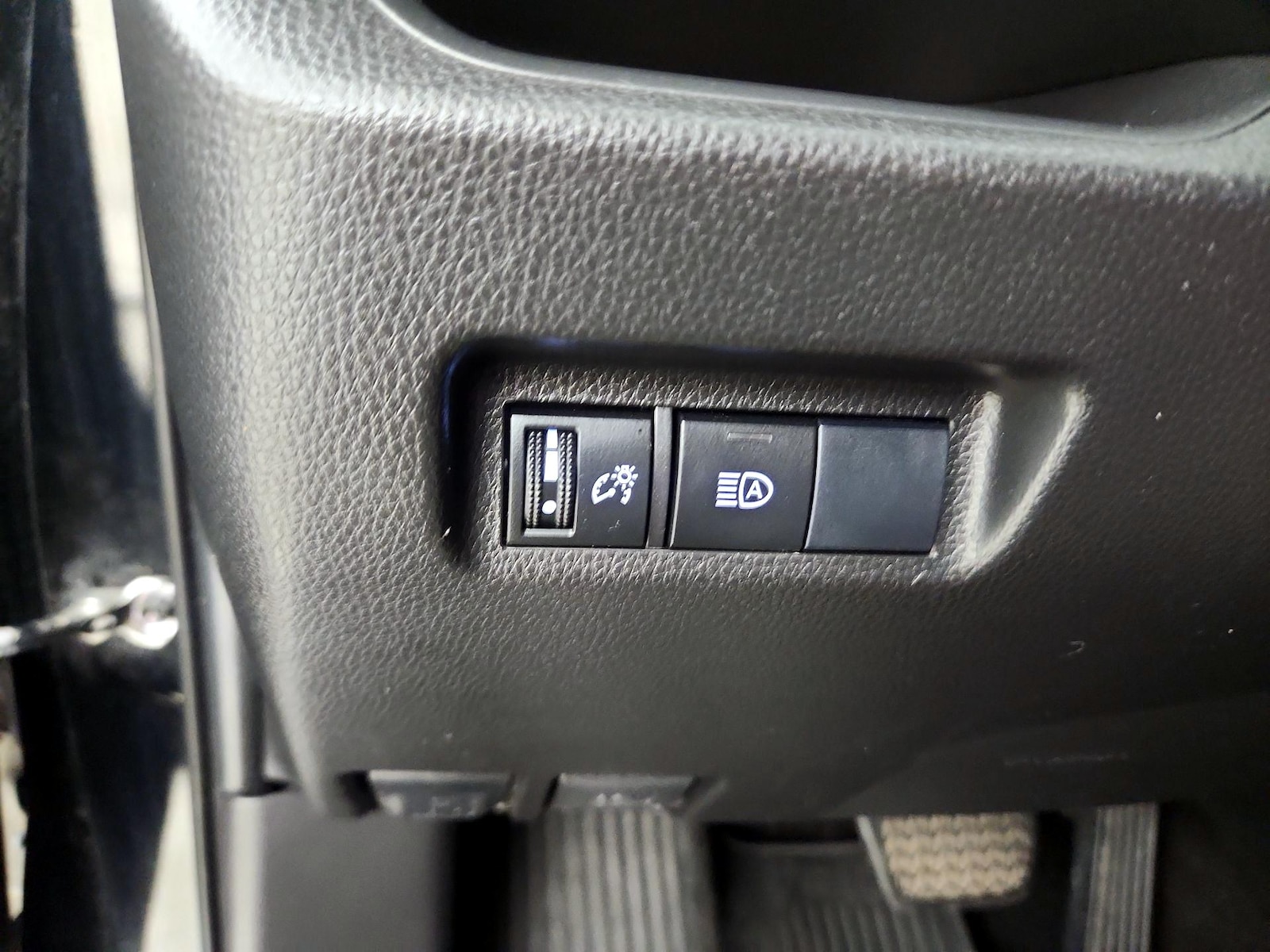 2019 Toyota RAV4 LE - Photo 14