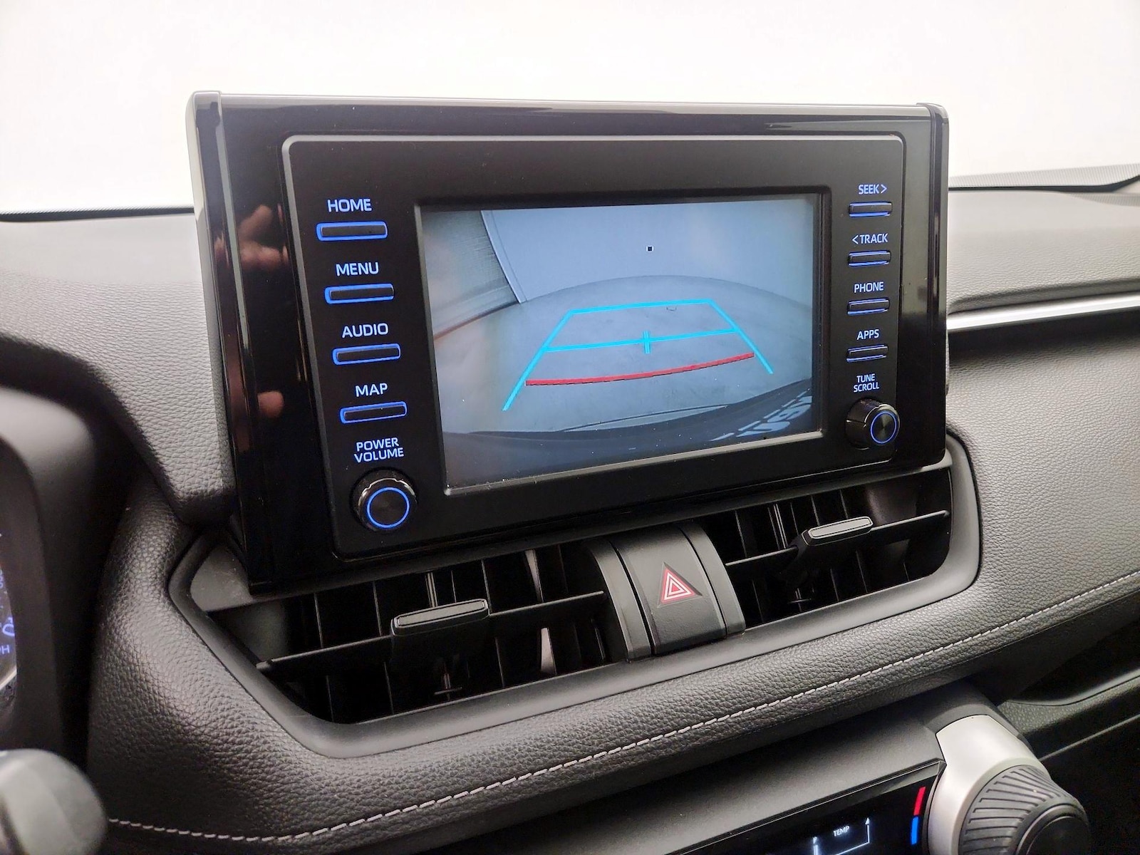 2019 Toyota RAV4 LE - Photo 15