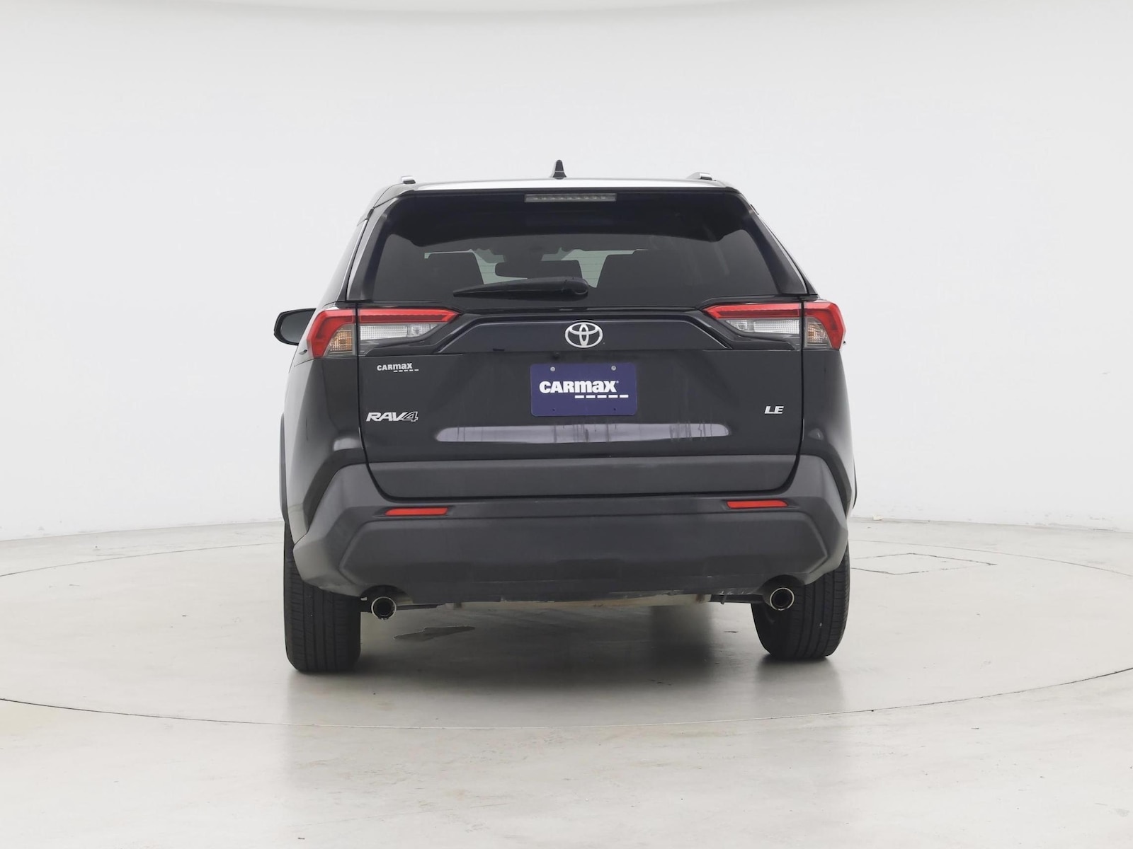 2019 Toyota RAV4 LE - Photo 7
