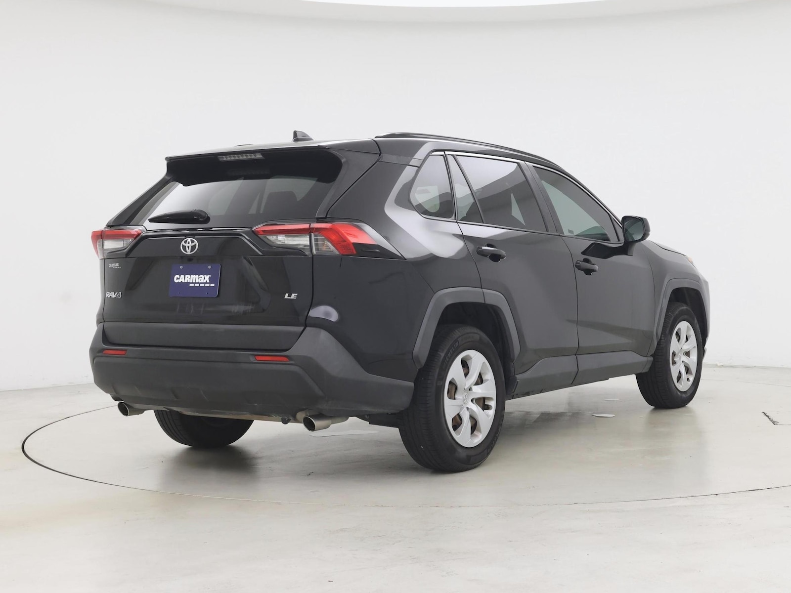 2019 Toyota RAV4 LE - Photo 9