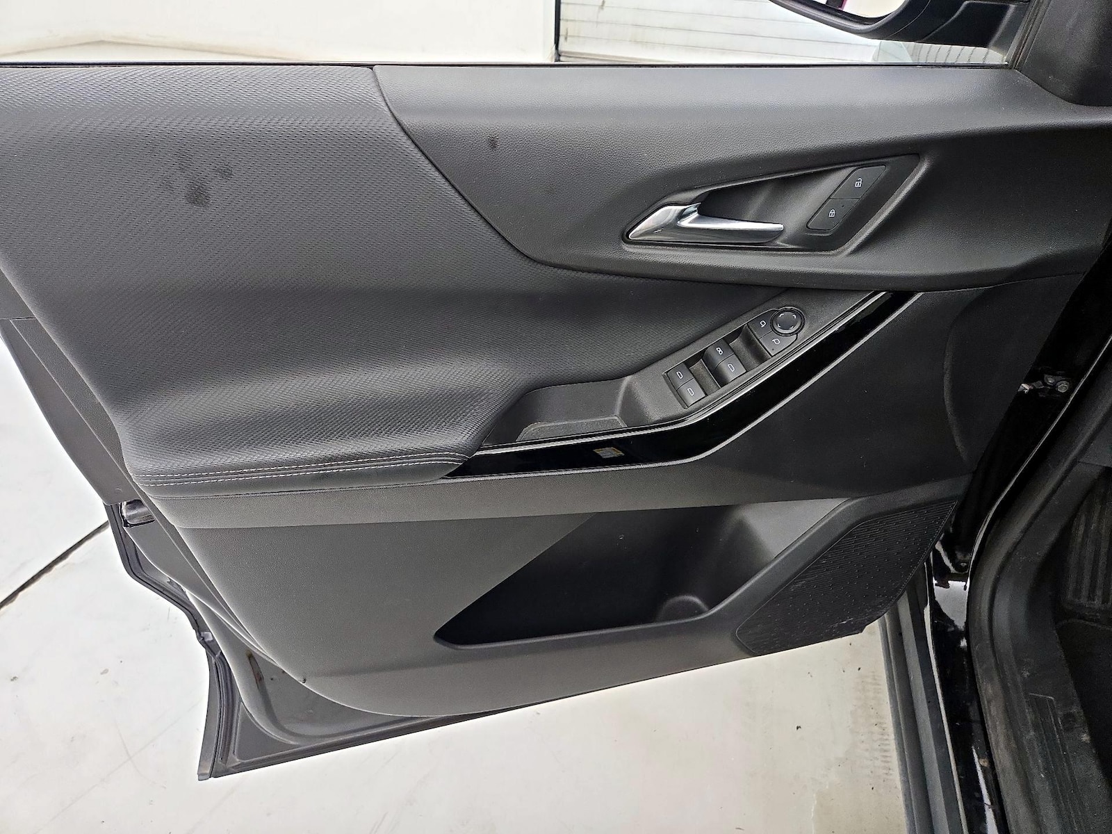 2025 Chevrolet Equinox LT - Photo 13