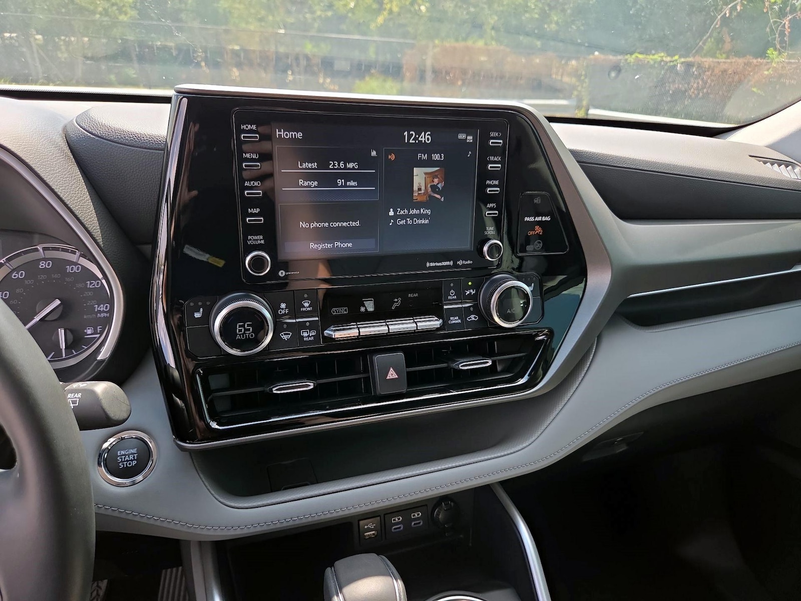 2022 Toyota Highlander XLE - Photo 6