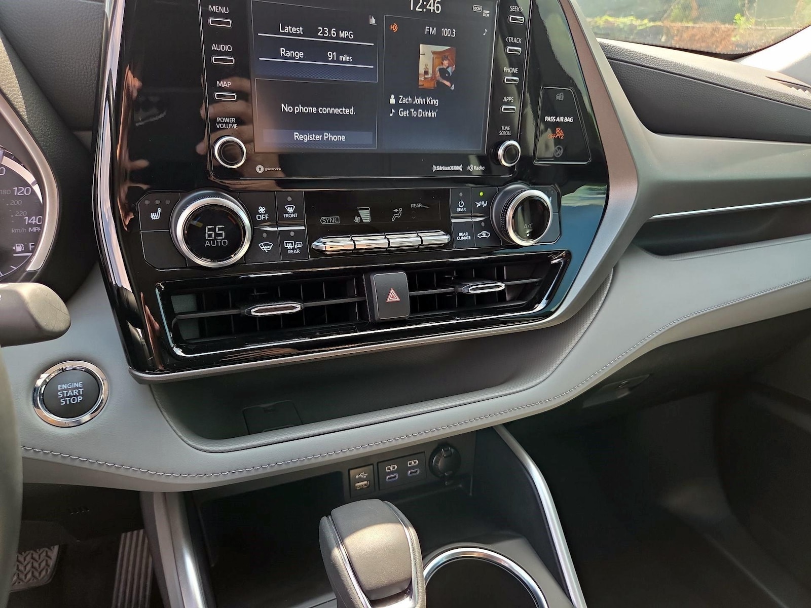 2022 Toyota Highlander XLE - Photo 7