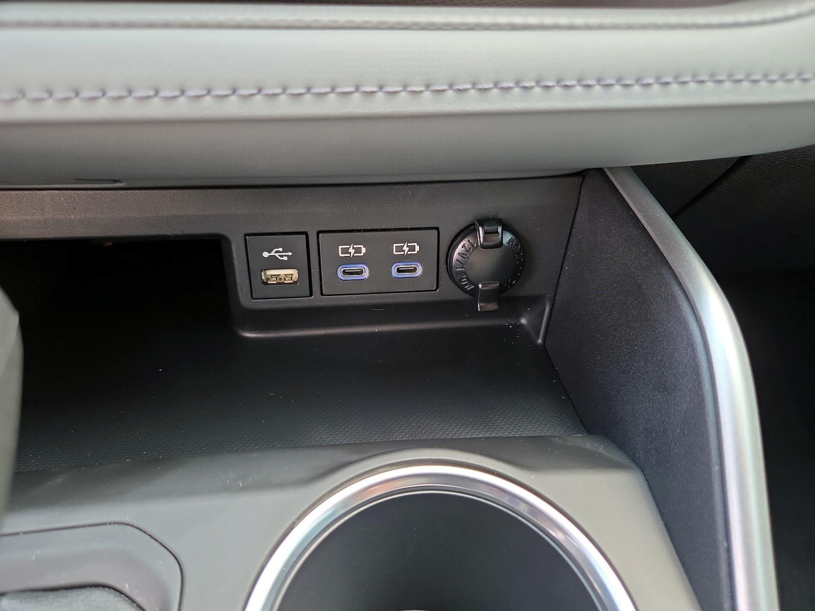 2022 Toyota Highlander XLE - Photo 9