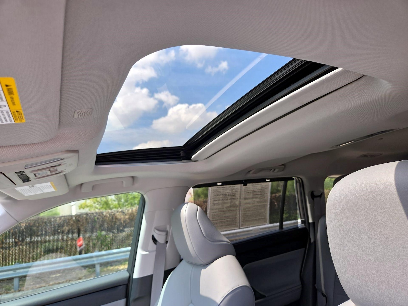 2022 Toyota Highlander XLE - Photo 10