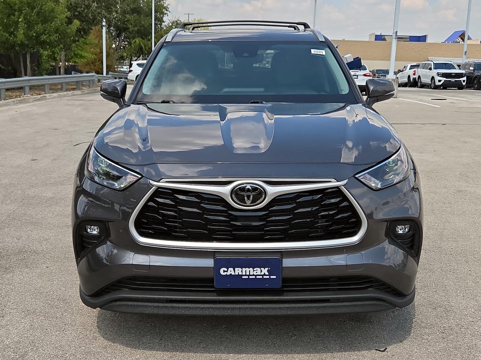 2022 Toyota Highlander XLE - Photo 3