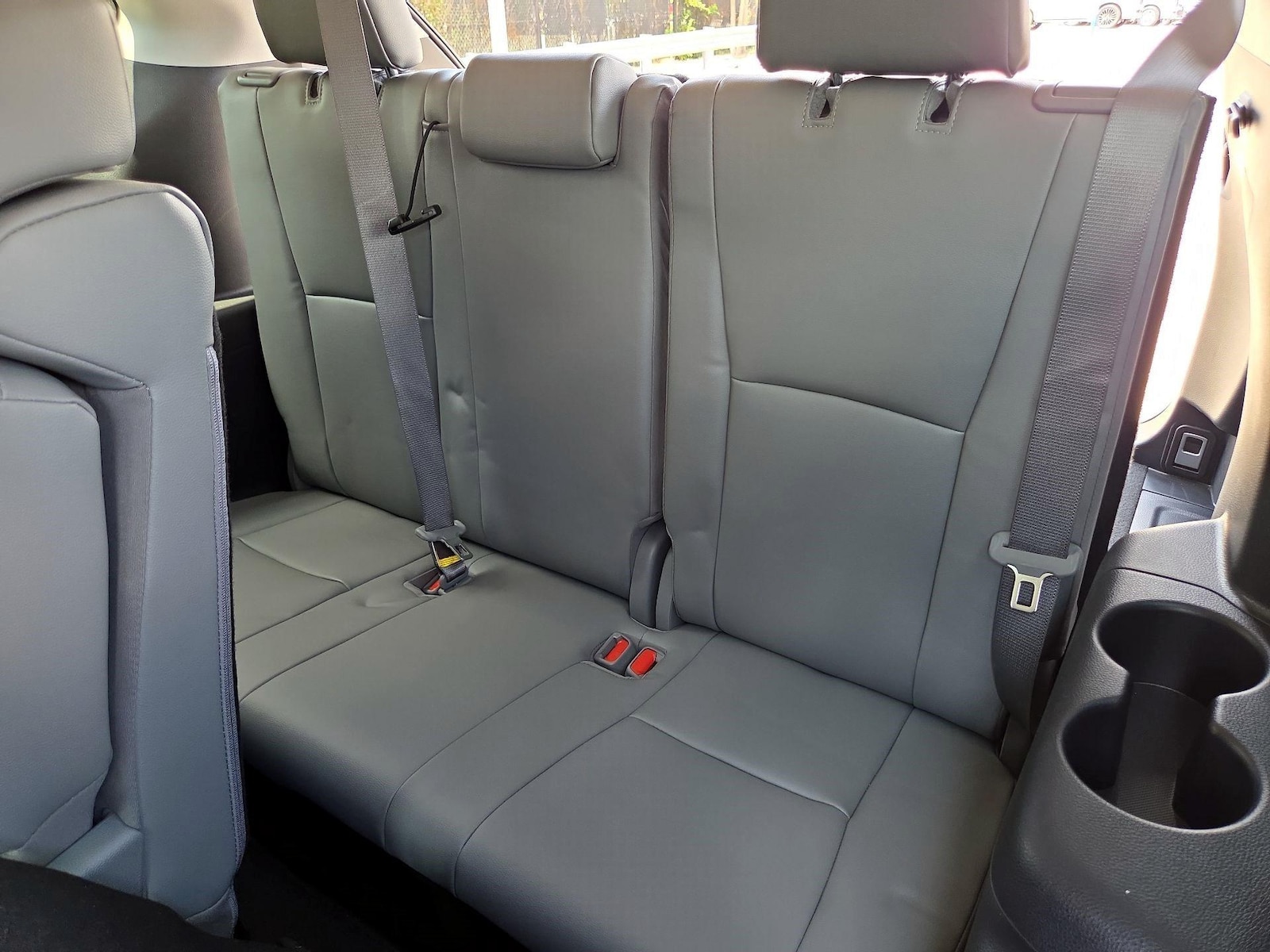 2022 Toyota Highlander XLE - Photo 12