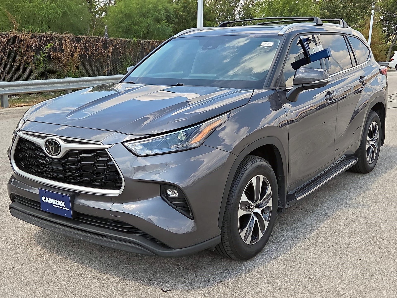 2022 Toyota Highlander XLE - Photo 4