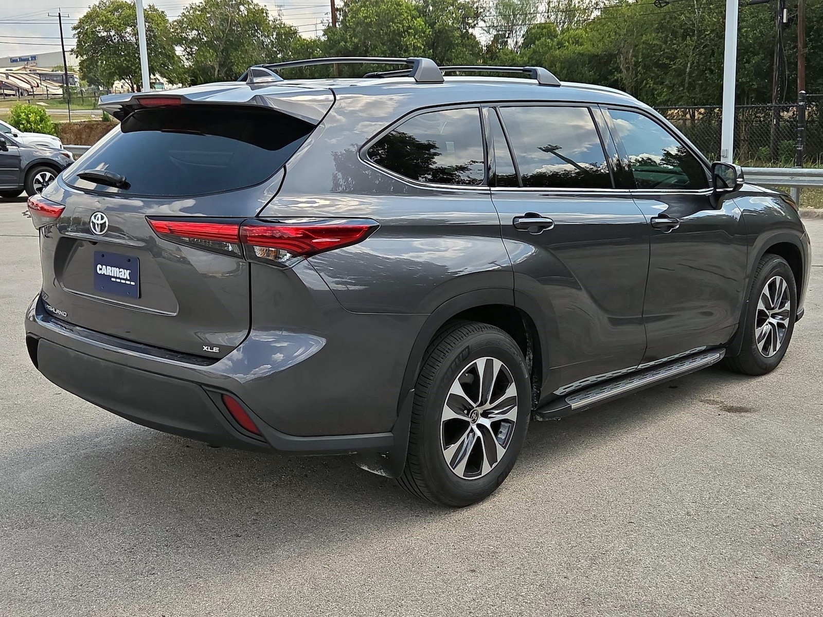 2022 Toyota Highlander XLE - Photo 6