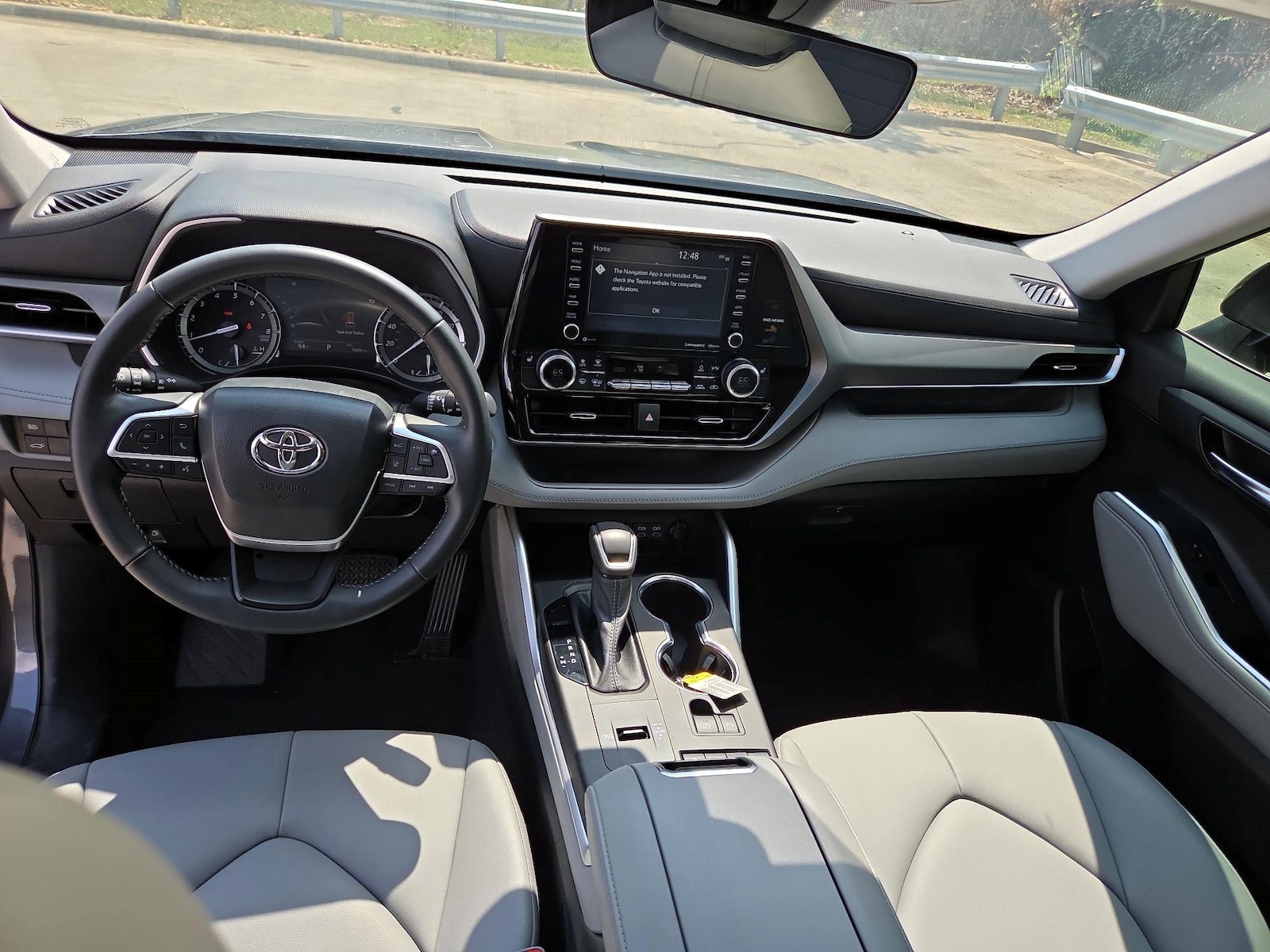 2022 Toyota Highlander XLE - Photo 9