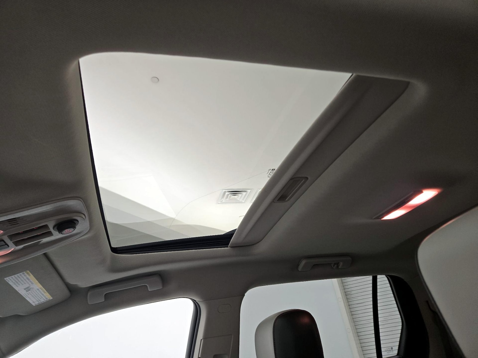 Sunroof(s) & Overhead Airbags