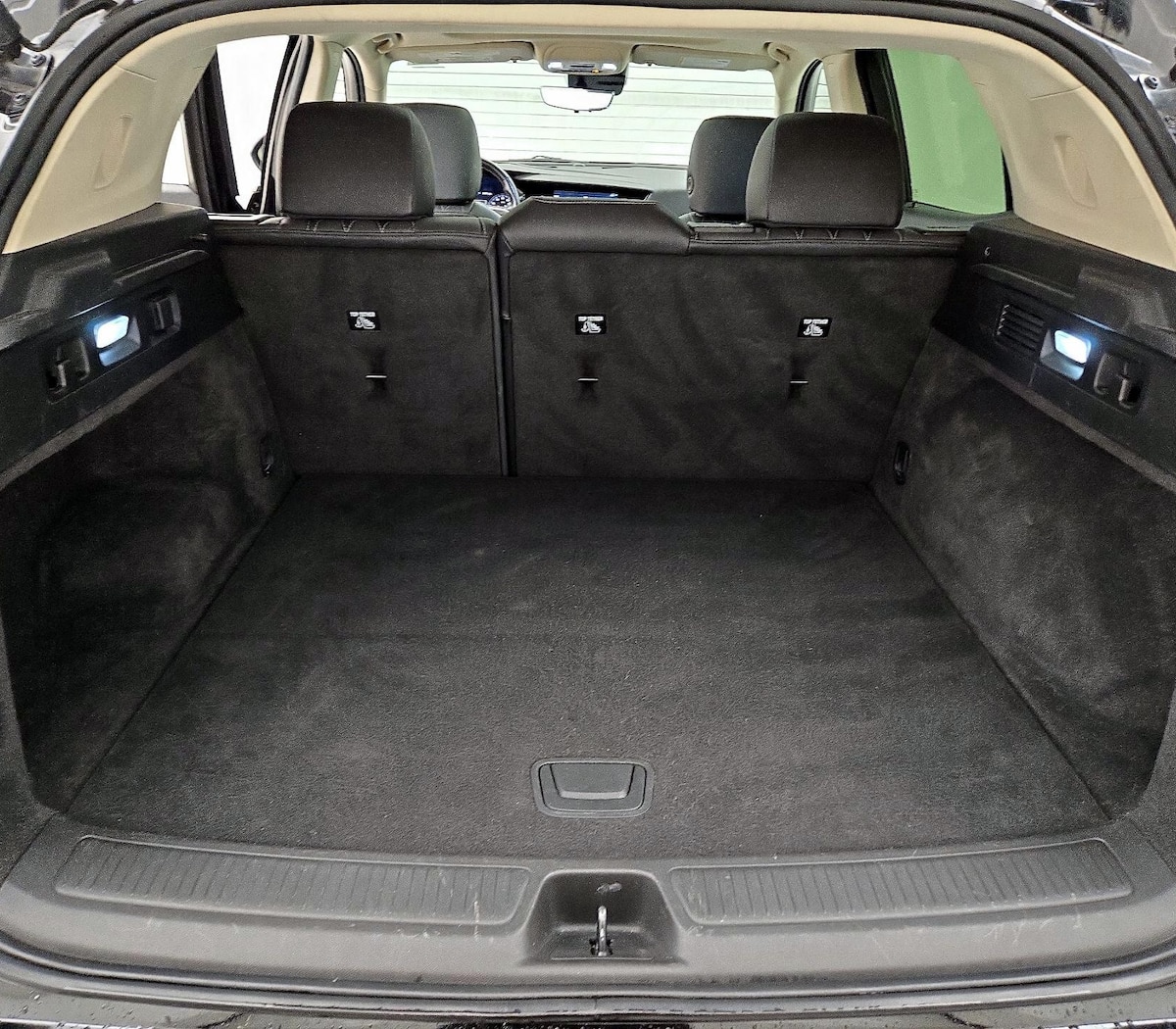 Trunk/Cargo (Seats Up)
