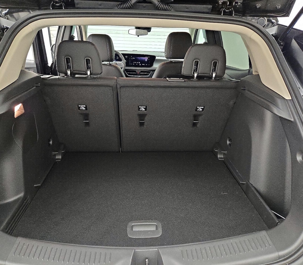 Trunk/Cargo (Seats Up)
