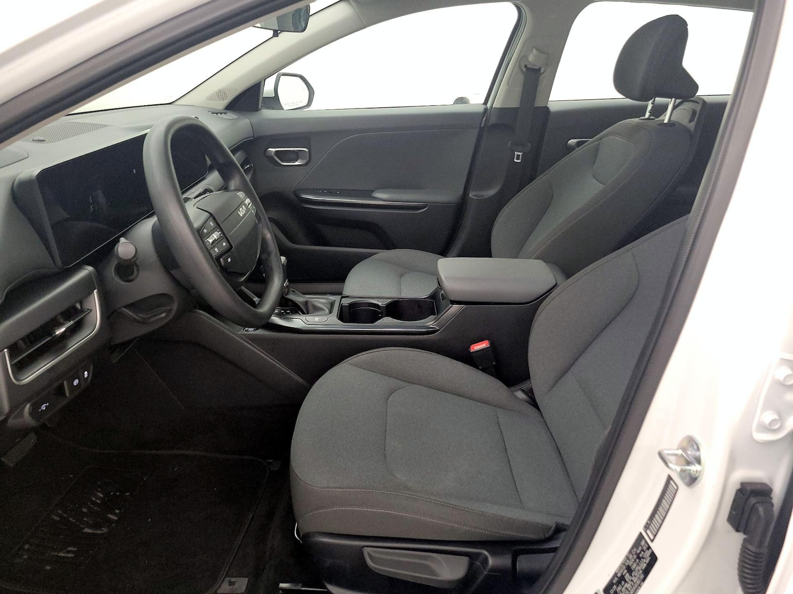 2025 Kia K4 LXS - Photo 12