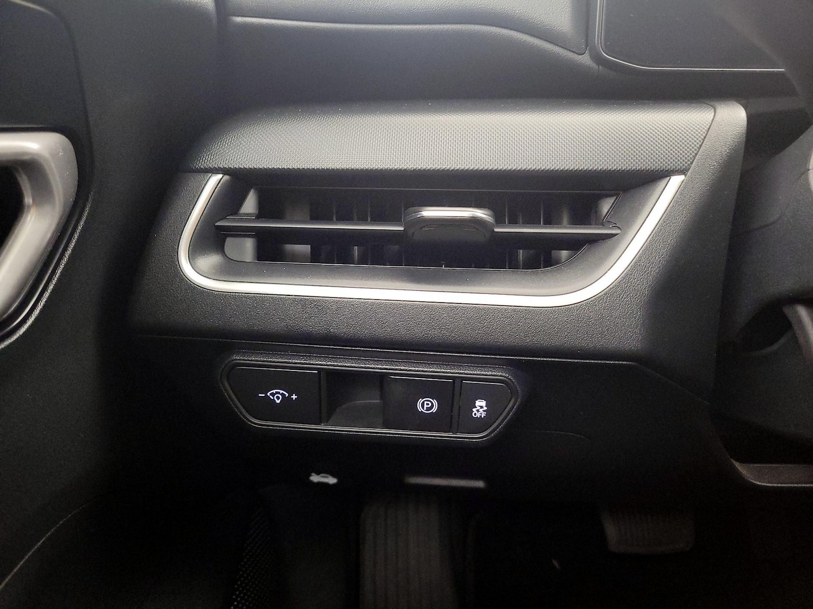 2025 Kia K4 LXS - Photo 14